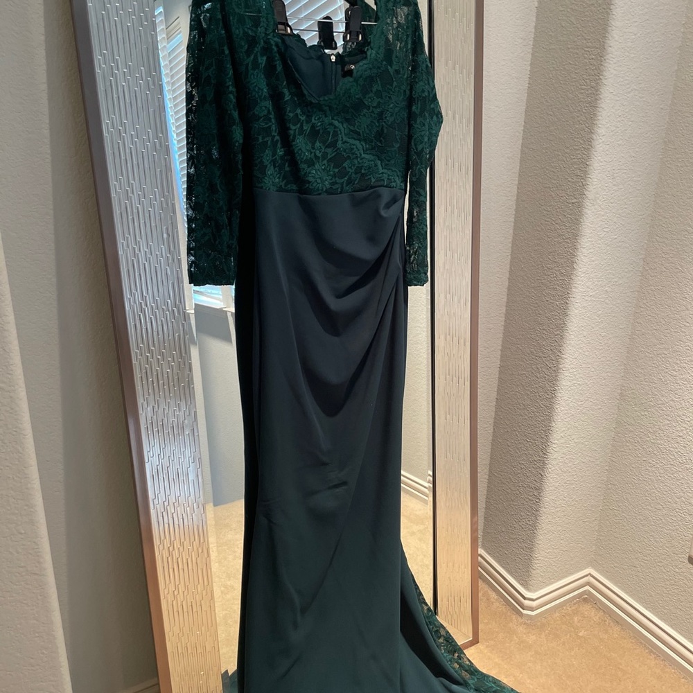 Quiz green gown sz 8